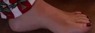 Zoe Sugg feet photo thumbnail