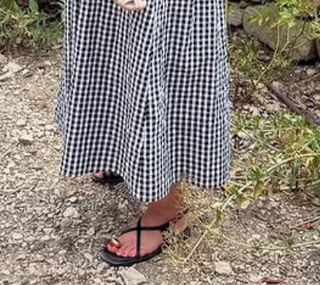 Zoe Sugg feet photo thumbnail