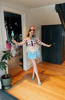 Zoe Sugg feet photo 4