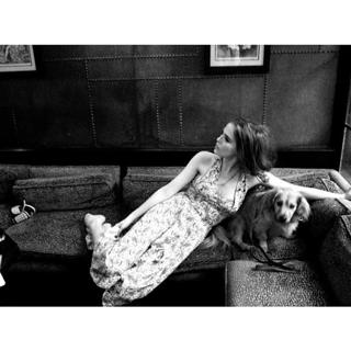 Zoey Deutch feet photo thumbnail