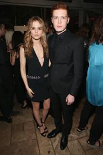 Zoey Deutch feet photo thumbnail