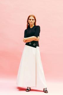 Zoey Deutch feet photo thumbnail