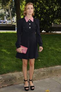 Zoey Deutch feet photo thumbnail