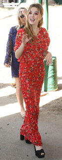 Zoey Deutch feet photo thumbnail