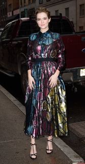 Zoey Deutch feet photo thumbnail