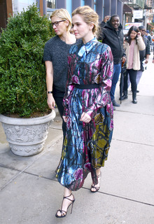 Zoey Deutch feet photo thumbnail