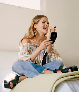 Zoey Deutch feet photo thumbnail