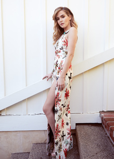 Zoey Deutch feet photo thumbnail