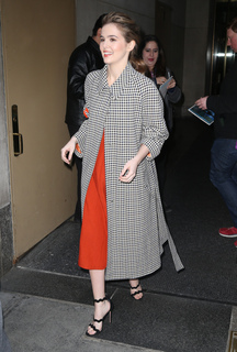 Zoey Deutch feet photo thumbnail