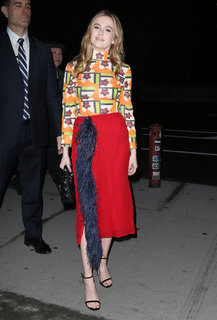 Zoey Deutch feet photo thumbnail