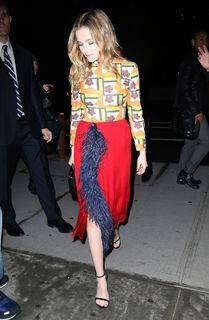 Zoey Deutch feet photo thumbnail