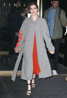 Zoey Deutch feet photo thumbnail