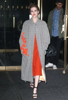 Zoey Deutch feet photo thumbnail