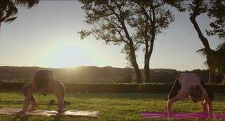 Zoey Deutch feet photo thumbnail