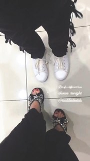 Zoey Deutch feet photo thumbnail