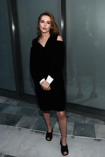 Zoey Deutch feet photo thumbnail
