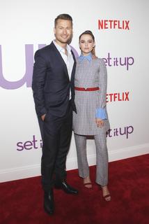 Zoey Deutch feet photo thumbnail