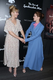 Zoey Deutch feet photo thumbnail