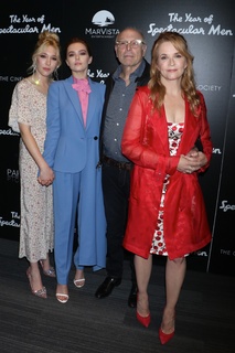 Zoey Deutch feet photo thumbnail