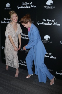 Zoey Deutch feet photo thumbnail
