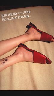 Zoey Deutch feet photo thumbnail