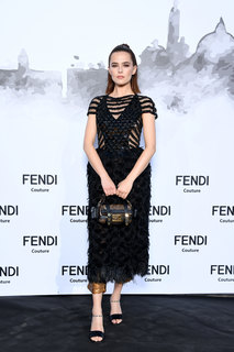 Zoey Deutch feet photo thumbnail