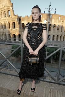 Zoey Deutch feet photo thumbnail