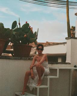 Zoey Deutch feet photo thumbnail