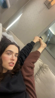 Zoey Deutch feet photo thumbnail