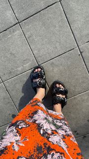 Zoey Deutch feet photo thumbnail