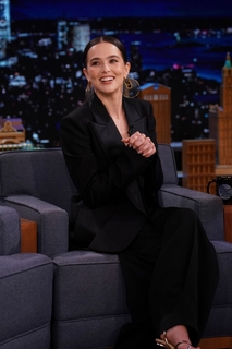 Zoey Deutch feet photo thumbnail