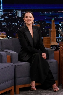 Zoey Deutch feet photo thumbnail
