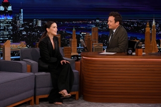 Zoey Deutch feet photo thumbnail