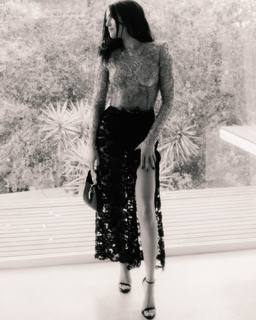 Zoey Deutch feet photo thumbnail