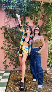 Zoey Deutch feet photo thumbnail