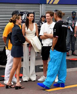 Zoey Deutch feet photo thumbnail