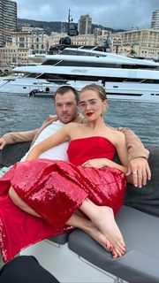 Zoey Deutch feet photo thumbnail
