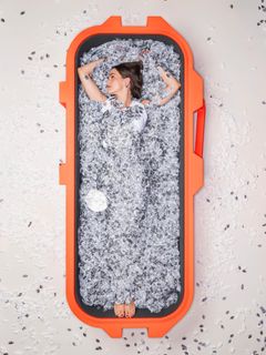 Zoey Deutch feet photo thumbnail