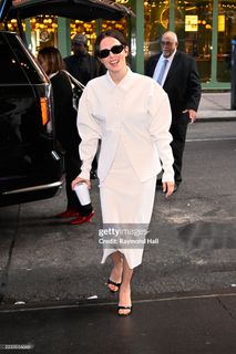 Zoey Deutch feet photo thumbnail