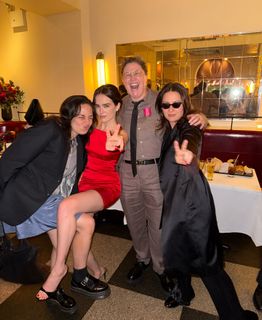 Zoey Deutch feet photo thumbnail