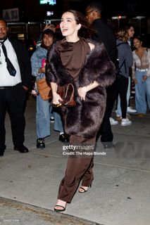 Zoey Deutch feet photo thumbnail