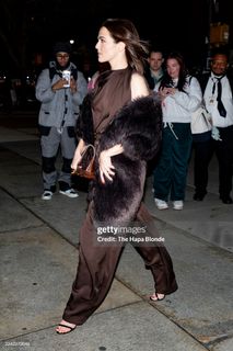 Zoey Deutch feet photo thumbnail