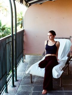 Zoey Deutch feet photo thumbnail