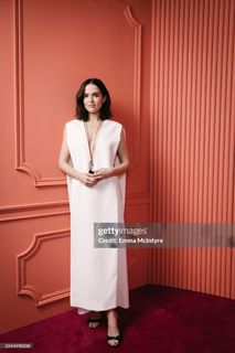 Zoey Deutch feet photo thumbnail