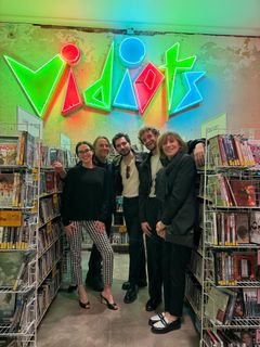 Zoey Deutch feet photo thumbnail