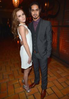 Zoey Deutch feet photo thumbnail