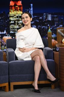 Zoey Deutch feet photo thumbnail