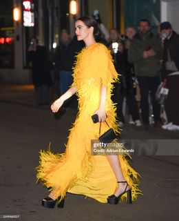 Zoey Deutch feet photo 7