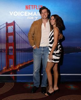 Zoey Deutch feet photo 19