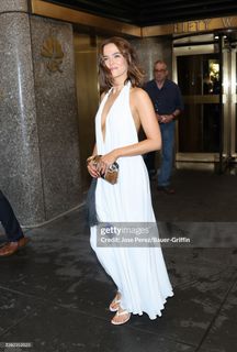 Zoey Deutch feet photo 12